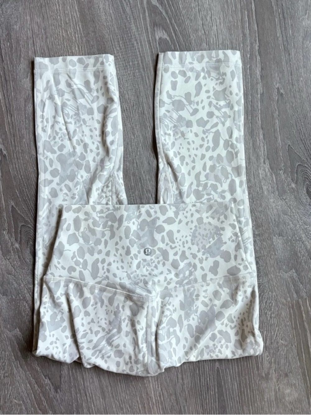 Lululemon Align High-Rise Crop 21" Cheetah Camo Antique White Multi Women’s 4 - Picture 3 of 4